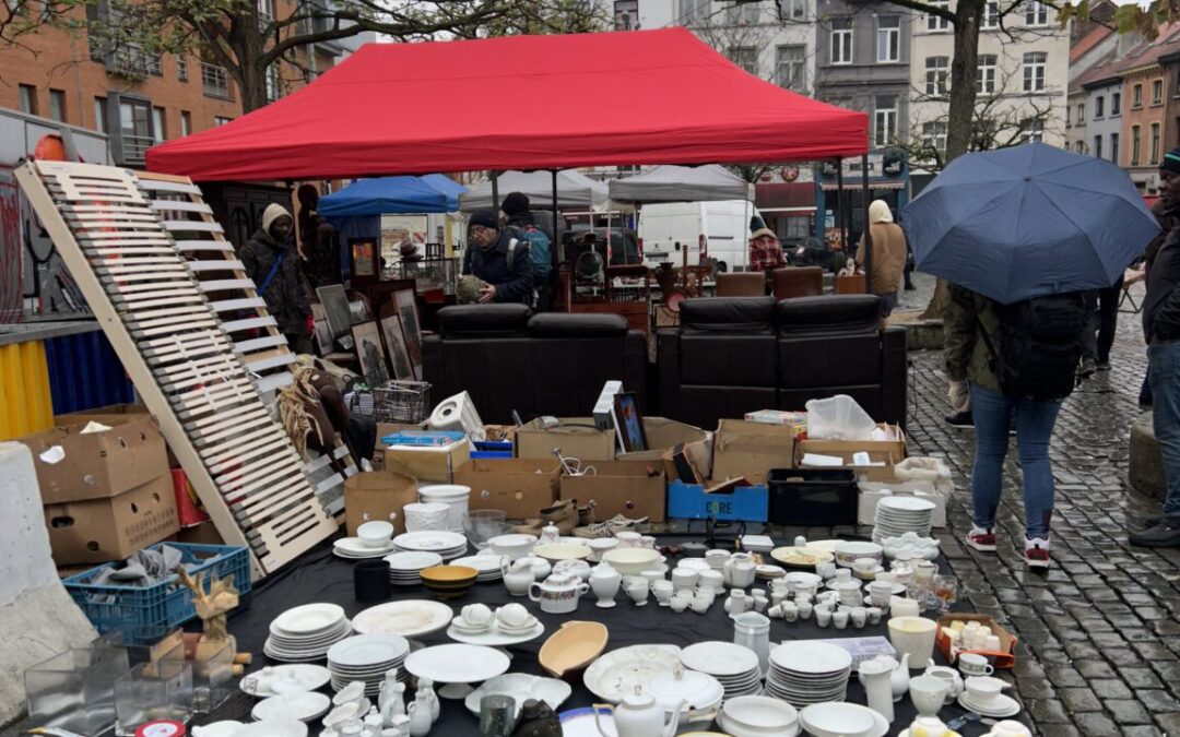 Jeu de Balle : un marché un jour de pluie